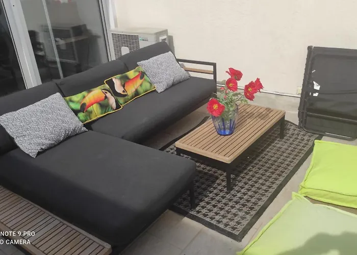 Katikias アパート バンドール